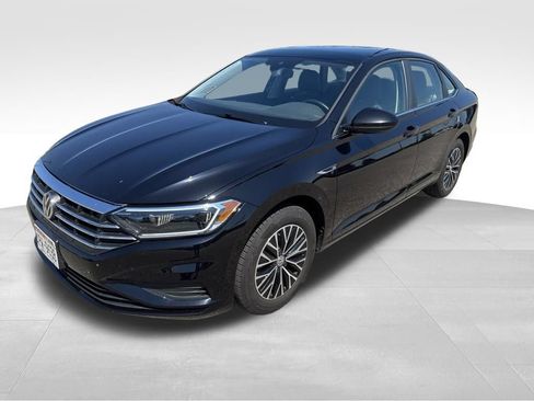 Used 2019 Volkswagen Jetta SEL w/ Cold Weather Package FWD image 4
