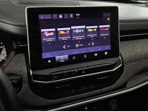 Used 2022 Jeep Compass Latitude image 12