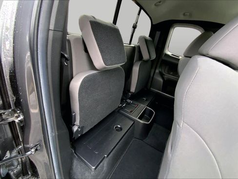 Used 2022 Toyota Tacoma SR5 RWD image 17