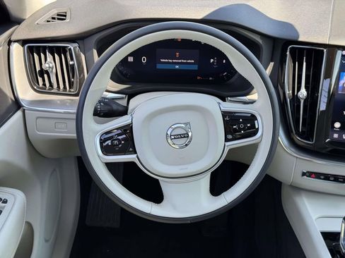 Used 2025 Volvo XC60 B5 Core AWD/4WD image 15
