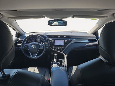 Used 2018 Toyota Camry SE w/ Moonroof Package FWD image 15