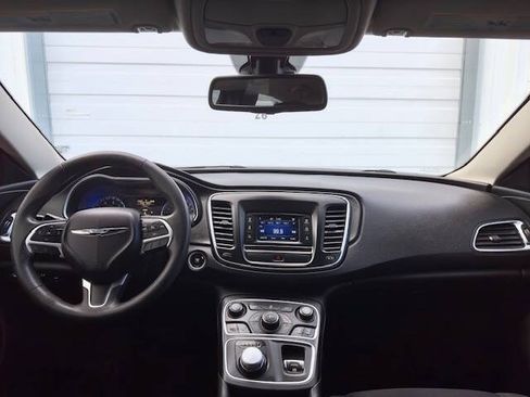 Used 2015 Chrysler 200 Limited FWD image 12