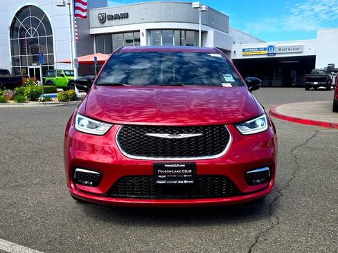 New 2026 Chrysler Pacifica Limited image 2