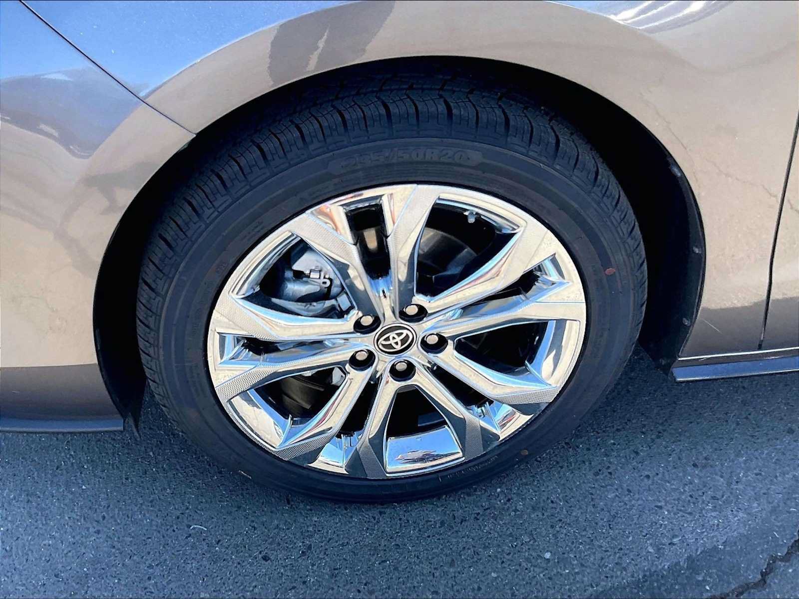 Used 2024 Toyota Sienna Platinum FWD image 11