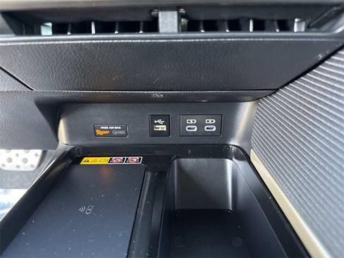 Used 2025 Toyota Camry SE image 20