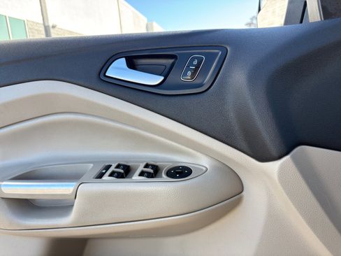 Used 2018 Ford Escape SE image 16