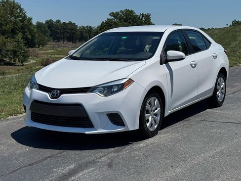 Used 2016 Toyota Corolla LE FWD image 2