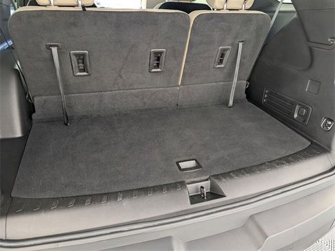 Used 2022 Chevrolet Traverse LT image 29