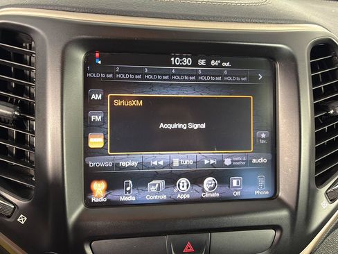 Used 2015 Jeep Cherokee Latitude w/ Cold Weather Group FWD image 25