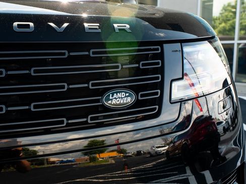 Used 2023 Land Rover Range Rover SE AWD/4WD image 4