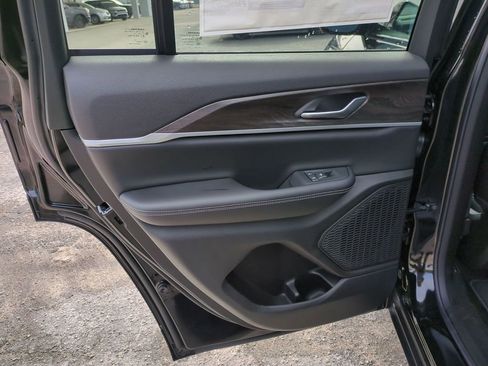 New 2026 Jeep Grand Cherokee Altitude image 24