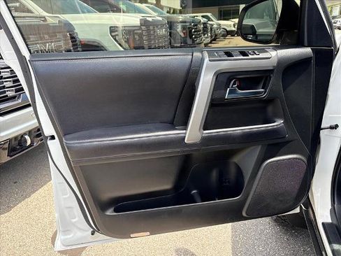 Used 2019 Toyota 4Runner SR5 AWD/4WD image 20