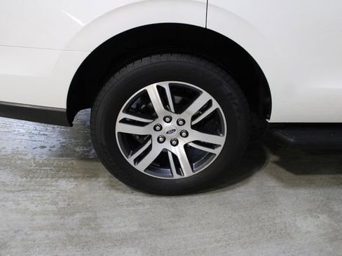 Used 2024 Ford Expedition XLT AWD/4WD image 38