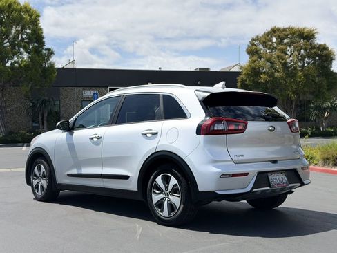 Used 2017 Kia Niro LX FWD image 6