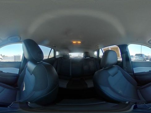 Used 2025 Chevrolet Trax LT FWD image 41