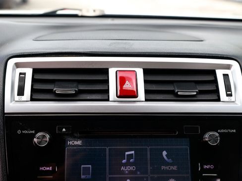 Used 2017 Subaru Legacy 2.5i Premium image 32