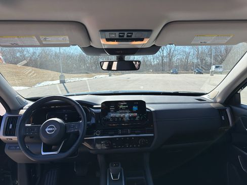 Used 2024 Nissan Pathfinder Platinum w/ Cargo Package image 28