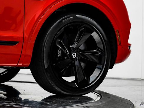 Used 2019 Bentley Bentayga image 96
