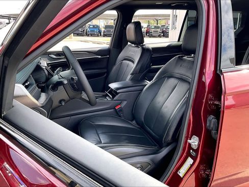 Used 2023 Jeep Grand Cherokee L Overland image 8