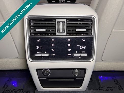 Used 2022 Porsche Cayenne Turbo image 8