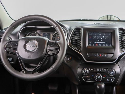 Used 2021 Jeep Cherokee Latitude Plus image 16