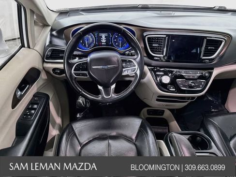 Used 2018 Chrysler Pacifica Touring-L w/ Premium Audio Group FWD image 20