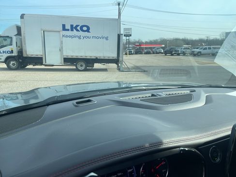 Used 2025 Chevrolet Blazer RS image 31