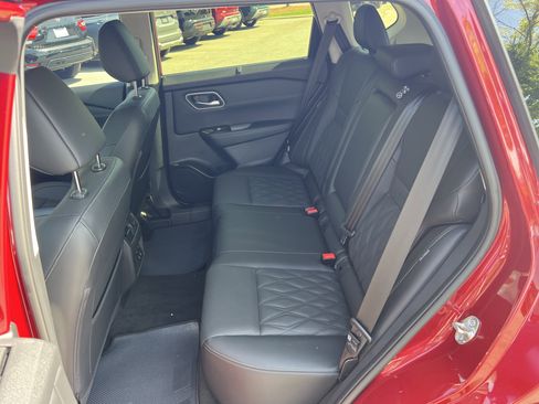 Used 2024 Nissan Rogue Platinum w/ Platinum Premium Package image 14