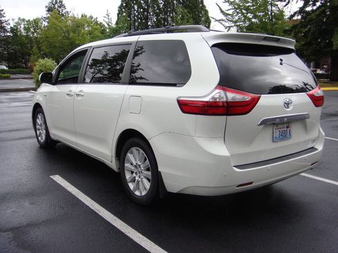 Used 2016 Toyota Sienna Limited Premium w/ Outdoor Package AWD/4WD image 10