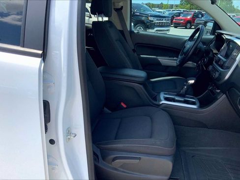 Used 2022 Chevrolet Colorado LT w/ LT Convenience Package AWD/4WD image 9