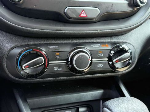 Used 2023 Kia Soul LX w/ LX Technology Package FWD image 31