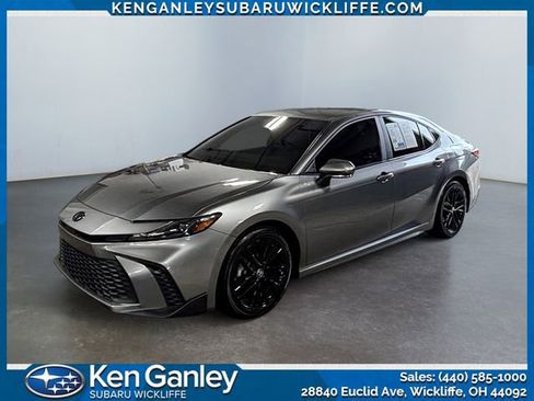 Used 2025 Toyota Camry SE FWD image 1