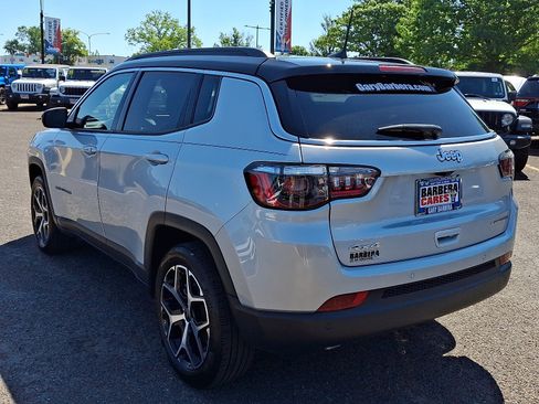 Used 2025 Jeep Compass Limited AWD/4WD image 4