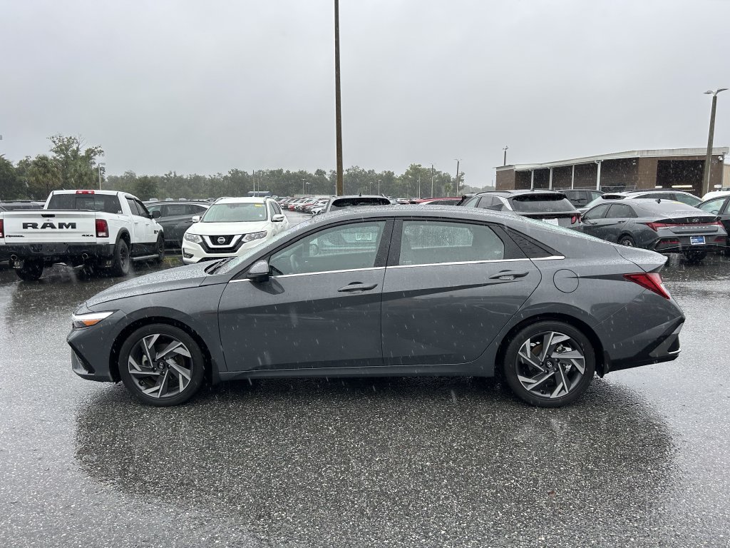 Certified 2024 Hyundai Elantra Limited FWD image 9
