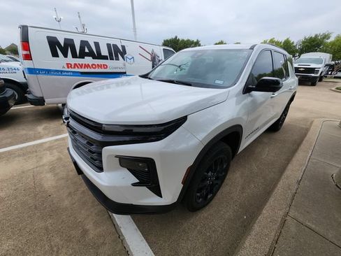 Used 2024 Chevrolet Traverse LT w/ Midnight/Sport Edition FWD image 3