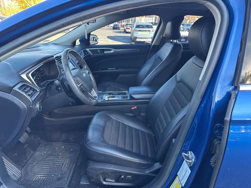Used 2017 Ford Fusion SE w/ Equipment Group 201A image 12