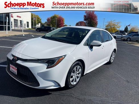 Used 2021 Toyota Corolla LE image 1