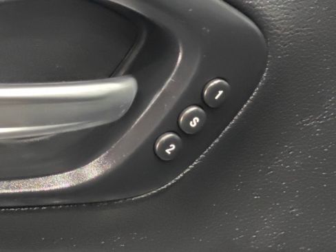 Used 2020 Jeep Cherokee Limited image 46