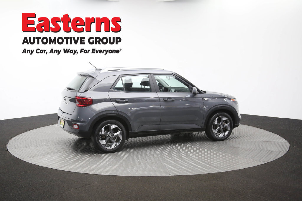 Used 2025 Hyundai Venue SEL FWD image 44