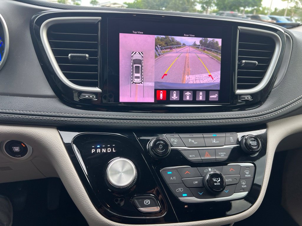 Used 2022 Chrysler Pacifica Touring-L w/ Uconnect Theater Family Group FWD image 45