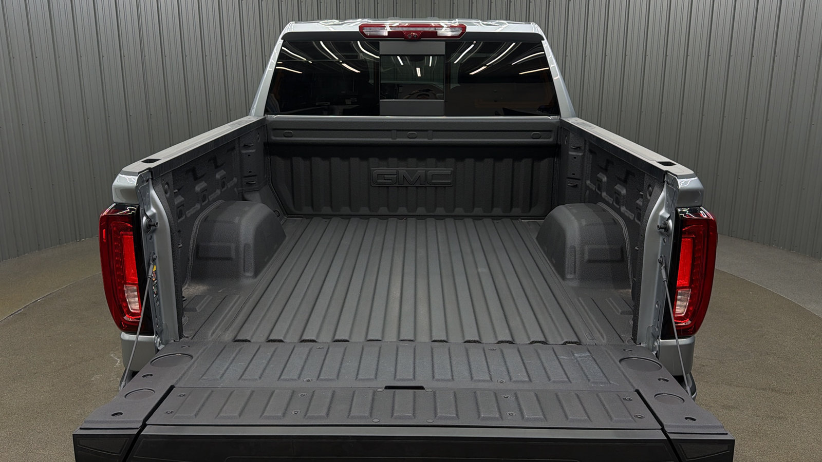 Used 2026 GMC Sierra 1500 AT4 w/ Technology Package AWD/4WD image 17