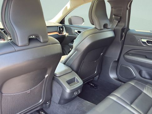 Used 2021 Volvo V60 T5 Momentum FWD image 21