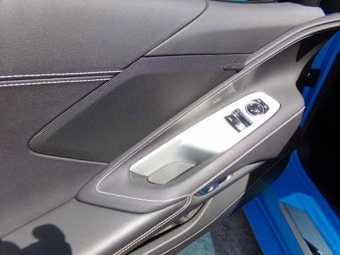 Used 2021 Chevrolet Corvette Stingray Coupe w/ Z51 Performance Package image 18