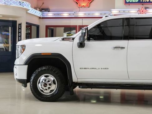Used 2022 GMC Sierra 3500 Denali w/ Denali Ultimate Package AWD/4WD image 13
