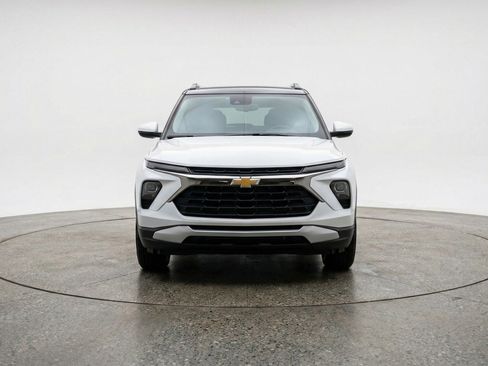 Used 2025 Chevrolet TrailBlazer LT image 2