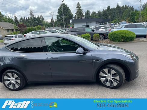 Used 2023 Tesla Model Y Long Range AWD/4WD image 18