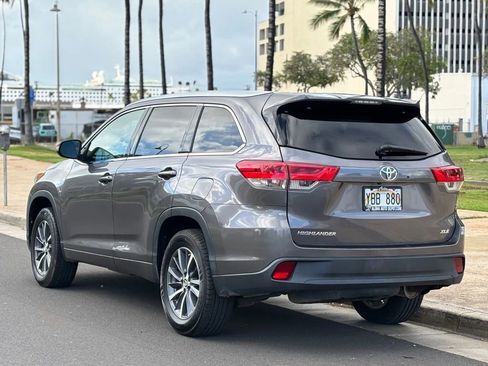 Used 2017 Toyota Highlander XLE image 3
