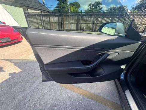 Used 2018 Tesla Model 3 Long Range RWD image 6