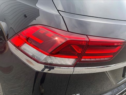 Used 2022 Volkswagen Atlas Cross Sport SE image 33