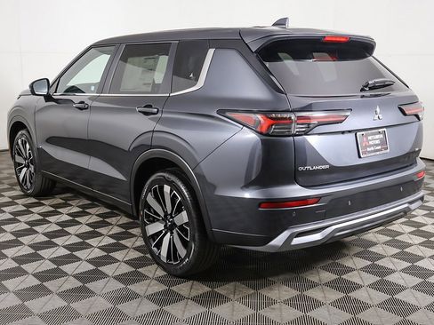 New 2025 Mitsubishi Outlander SE image 12